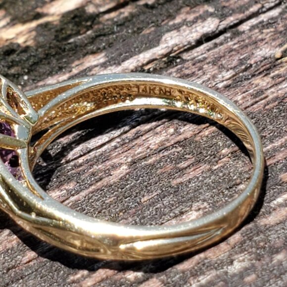 Stunning  Solid 14k Yellow Gold Amethyst Ring - Picture 9 of 9